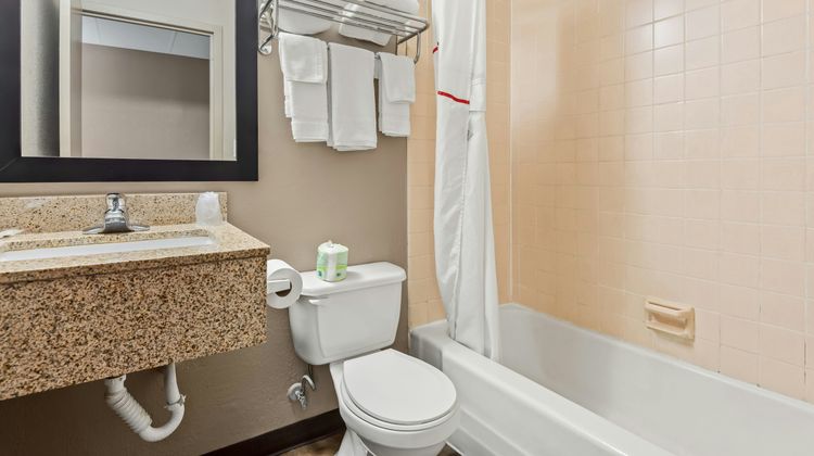 Red Roof Inn York Downtown Room