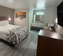 Red Roof Inn Shamrock Room