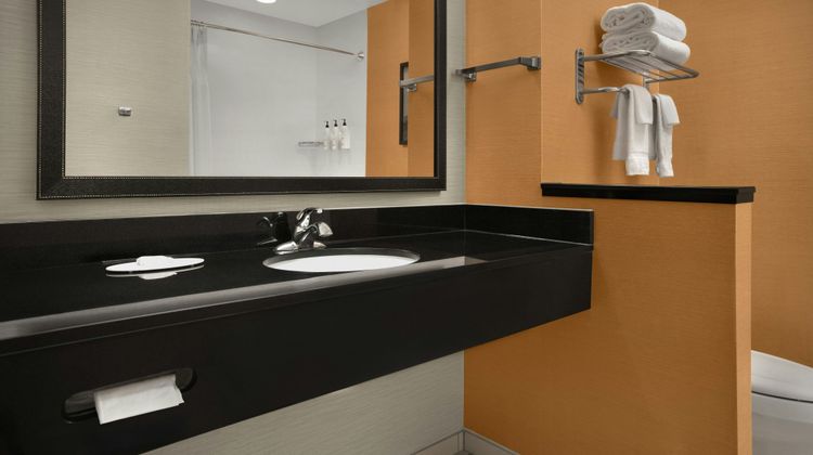 Fairfield Inn & Suites New Castle Room