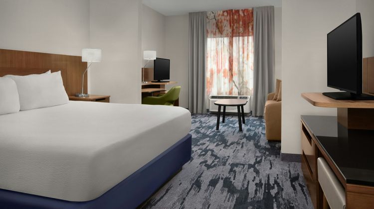 Fairfield Inn & Suites New Castle Suite