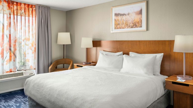 <b>Fairfield Inn & Suites Madison West Room</b>. Images powered by <a href="https://www.leonardoworldwide.com/" title="Leonardo Worldwide" target="_blank">Leonardo</a>.