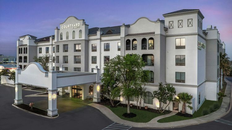 Courtyard Marriott Westover Exterior