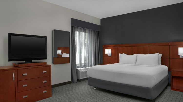 Courtyard Marriott Westover Suite