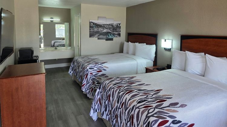 Red Roof Inn Shamrock Room