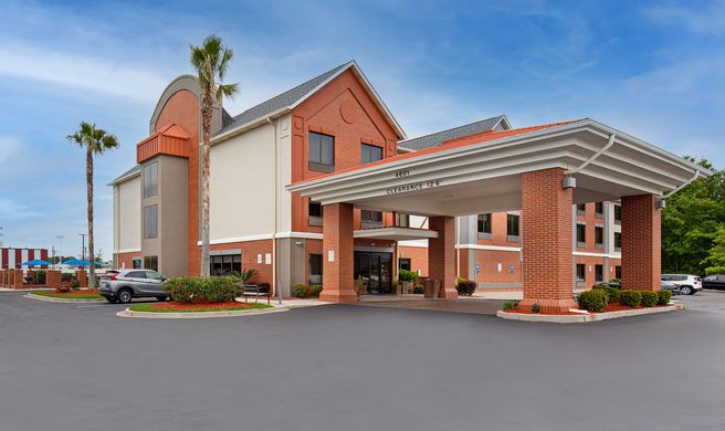 Holiday Inn Express Savannah S I95 Exterior