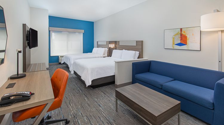 Holiday Inn Express Savannah S I95 Room