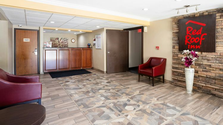 Red Roof Inn Binghamton North Lobby