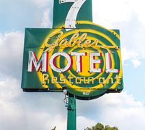 7 Gables Motel/Restaurant Exterior