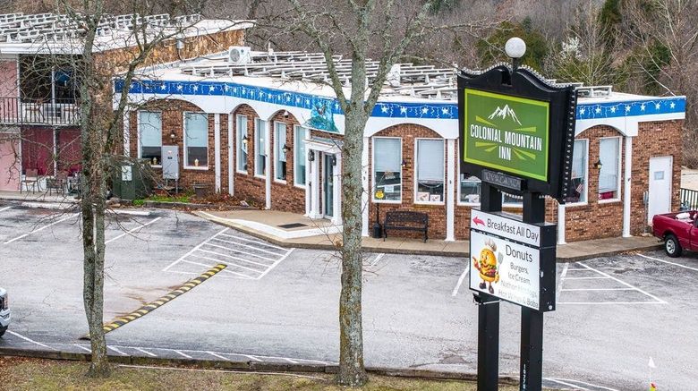 <b>Colonial Mountain Inn Exterior</b>. Images powered by <a href="https://www.leonardoworldwide.com/" title="Leonardo Worldwide" target="_blank">Leonardo</a>.