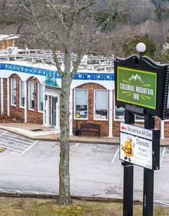Colonial Mountain Inn