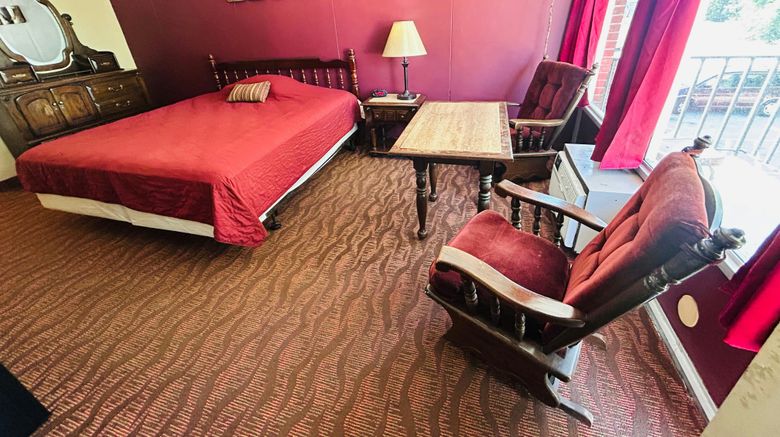 <b>Colonial Mountain Inn Room</b>. Images powered by <a href="https://www.leonardoworldwide.com/" title="Leonardo Worldwide" target="_blank">Leonardo</a>.