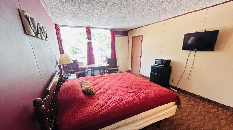 <b>Colonial Mountain Inn Room</b>. Images powered by <a href="https://www.leonardoworldwide.com/" title="Leonardo Worldwide" target="_blank">Leonardo</a>.