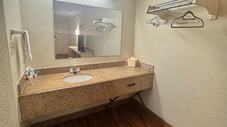 <b>Delta Inn Room</b>. Images powered by <a href="https://www.leonardoworldwide.com/" title="Leonardo Worldwide" target="_blank">Leonardo</a>.