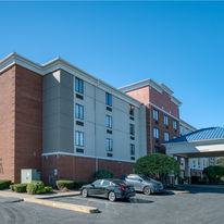 Holiday Inn Express Hotel & Suites