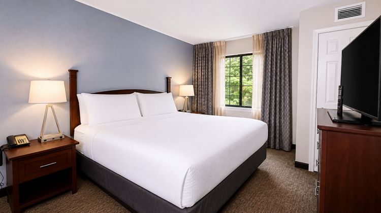 Staybridge Suites Charlotte Ballantyne Room