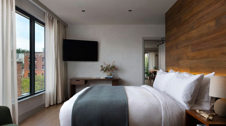 <b>Populus Seattle Suite</b>. Images powered by <a href="https://www.leonardoworldwide.com/" title="Leonardo Worldwide" target="_blank">Leonardo</a>.