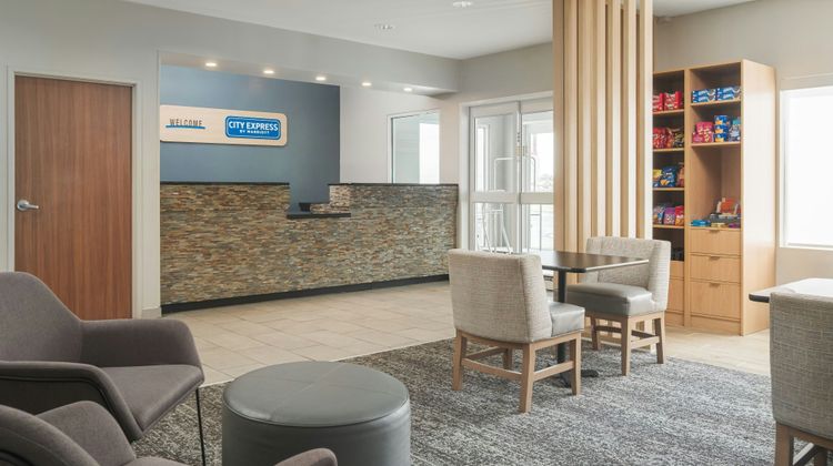 City Express Shepherdsville Louisville Lobby