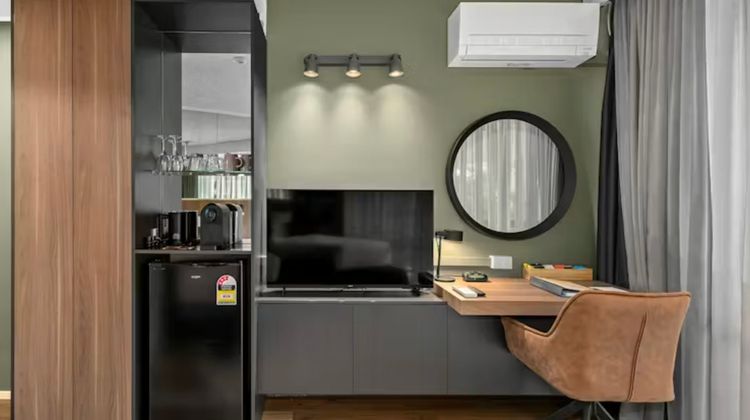 Madison Tower Mill Hotel Room