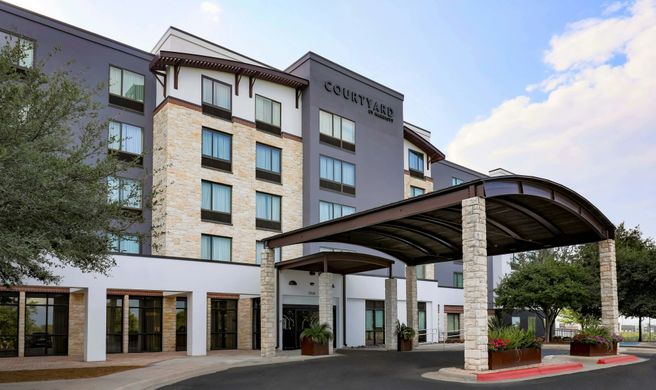 Courtyard Austin Airport Exterior