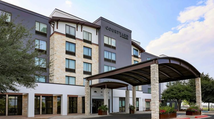 Courtyard Austin Airport Exterior