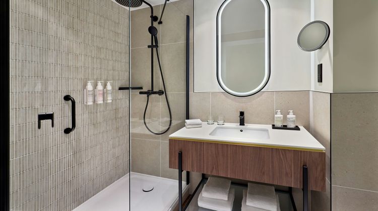 Le Meridien Etoile Room