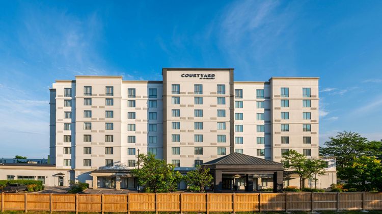 Courtyard by Marriott Toronto Airport Exterior