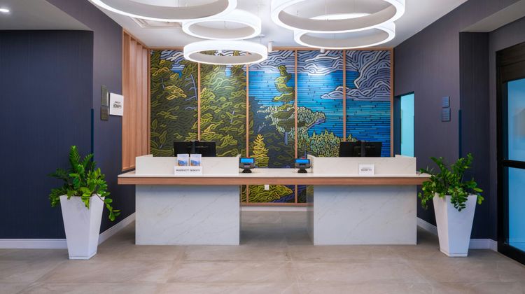 Courtyard by Marriott Toronto Airport Lobby