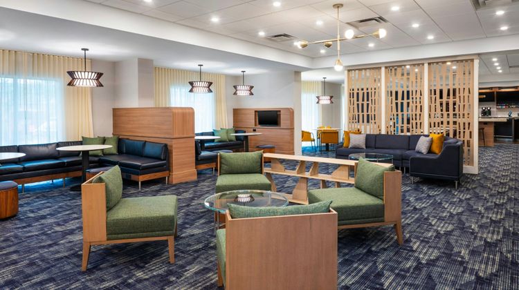 Courtyard by Marriott Toronto Airport Lobby