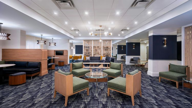 Courtyard by Marriott Toronto Airport Lobby
