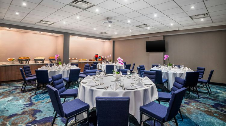 Courtyard by Marriott Toronto Airport Meeting
