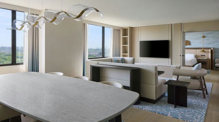 Toronto Airport Marriott Hotel Suite