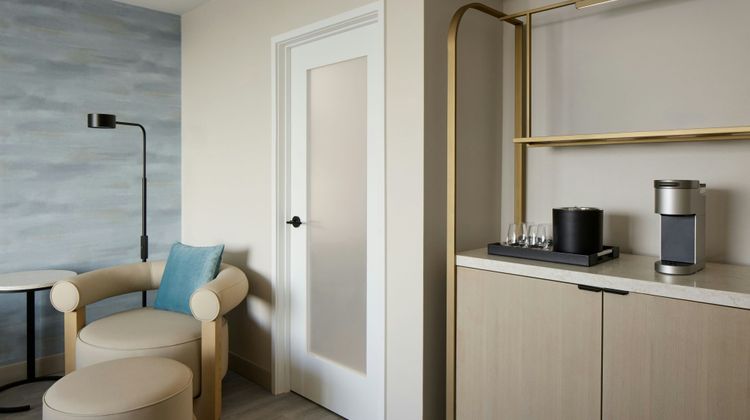 Toronto Airport Marriott Hotel Suite