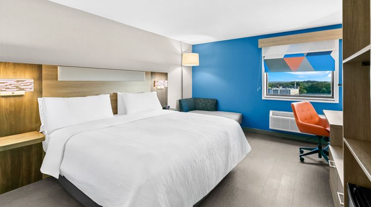 Holiday Inn Express & Sts W Catonsville Room