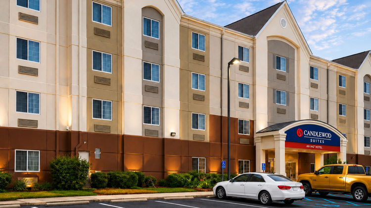 Candlewood Suites Pearl Exterior
