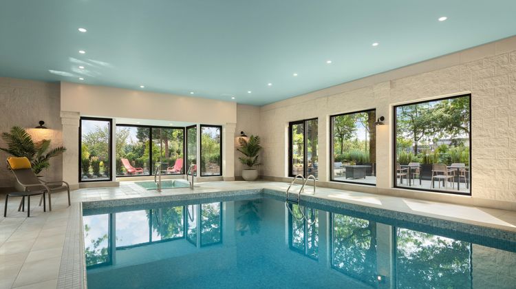Red Roof PLUS+ Vancouver Airport Pool