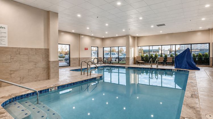 Holiday Inn Salem Pool