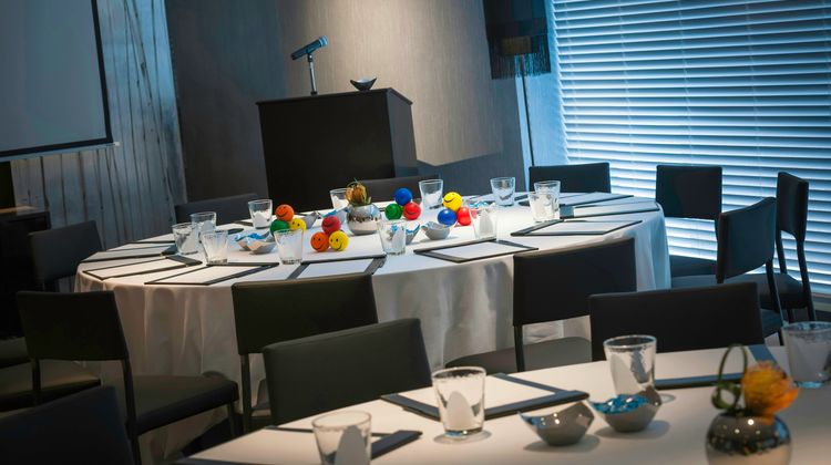 Gateway Hotel Meeting