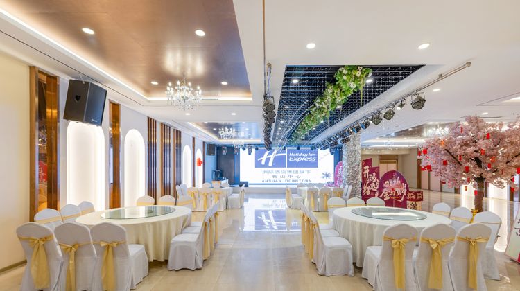 Holiday Inn Express Anshan Downtown Ballroom