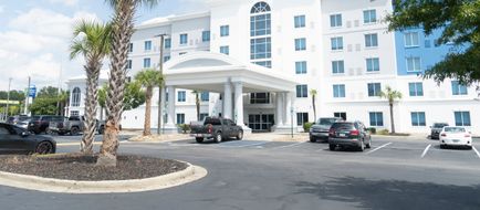 Holiday Inn Express Hotel & Suites Exterior