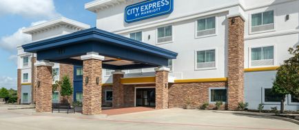 City Express by Marriott Spring Exterior