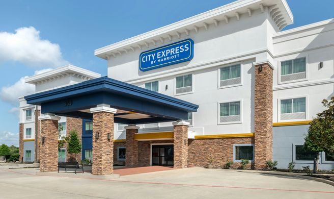 City Express by Marriott Spring Exterior