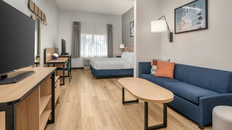 City Express by Marriott Spring Suite