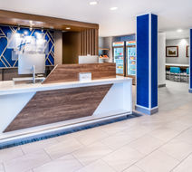 Holiday Inn Express Hotel & Suites Exterior