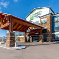Holiday Inn Express Hotel & Suites