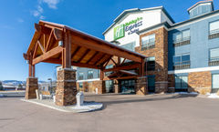 Holiday Inn Express Hotel & Suites