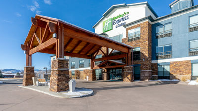 Holiday Inn Express Hotel & Suites