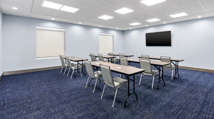 Holiday Inn Express & Suites Choctaw Meeting
