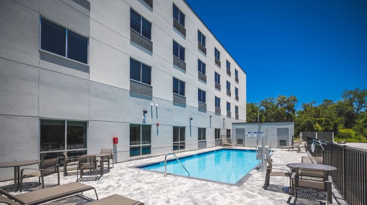 Holiday Inn Exp Suites Fernandina Pool