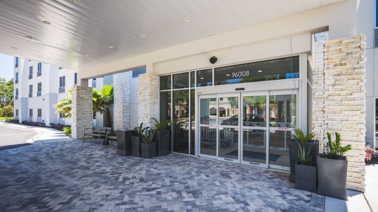 Holiday Inn Exp Suites Fernandina Exterior