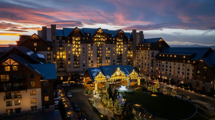 Gaylord Rockies Resort & Conv Ctr Exterior